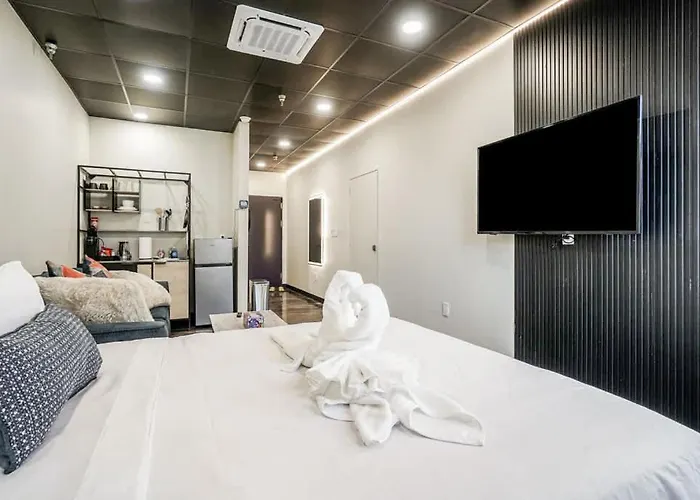New Loft 5 Min To Ppg Or Convention Center Sleeps 4